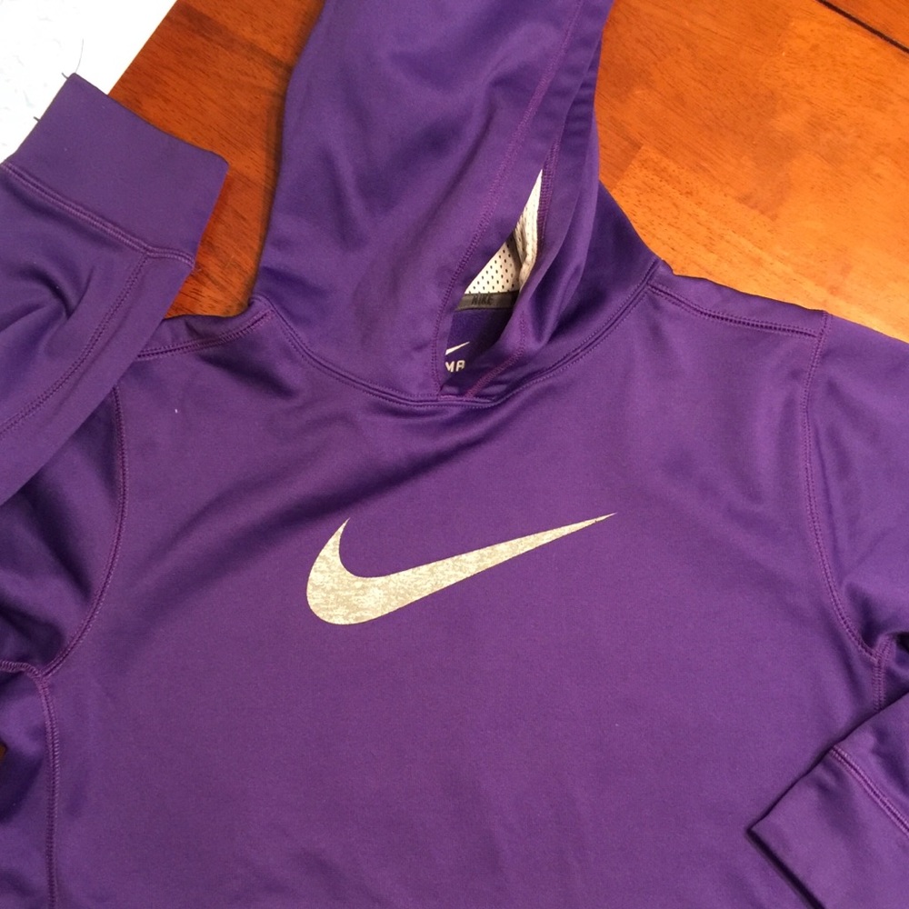 Nike Thermal hoodie youth xl ! Like new